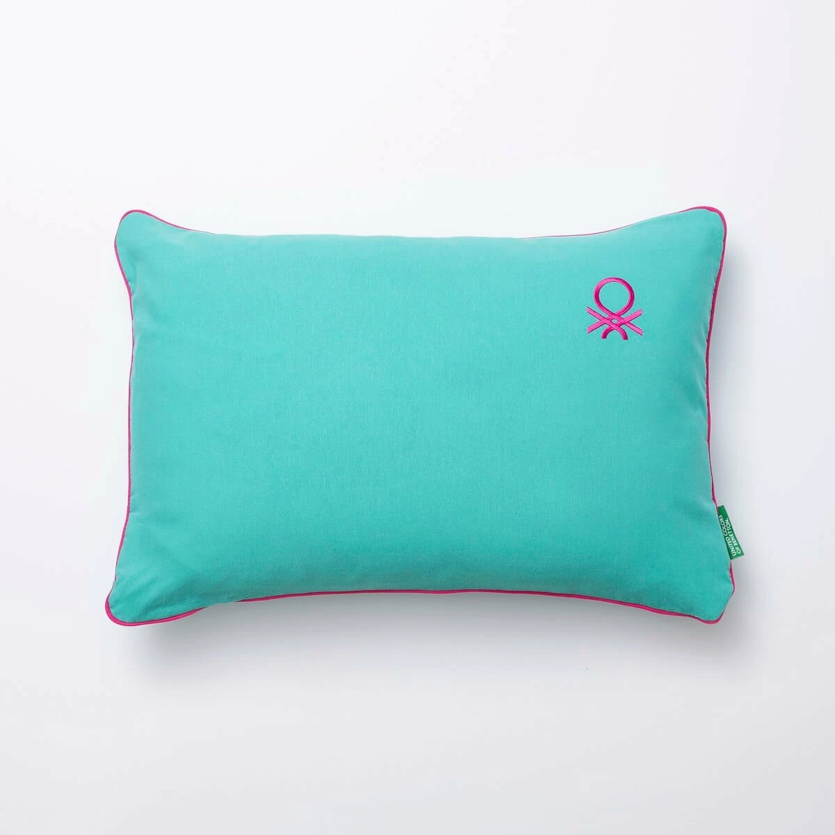 Cojín BENETTON 40x60 Cm. 3 Cojín BENETTON 40x60 Cm.